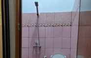 Toilet Kamar 7 Princess GuestHouse Syariah