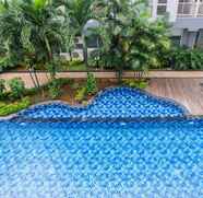 Kolam Renang 4 Stylish Studio Skylounge Tamansari Apartment By Travelio