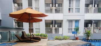 Swimming Pool 2 Stylish Studio Skylounge Tamansari Apartment By Travelio