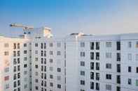 Bangunan Cozy & Best Price 3BR at Bassura City Cipinang Apartment By Travelio