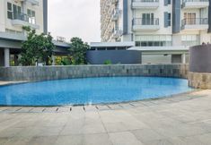 Kolam Renang 4 Modern and Cozy 1BR Apartment at Casa De Parco By Travelio