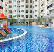 Kolam Renang 4 1BR for 3 Pax at Signature Park Grande Apartment By Travelio