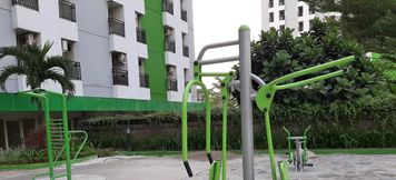 Exterior 4 Posh Studio Green Lake View Apartment By Travelio