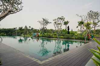 Swimming Pool 4 1BR Comfy at CitraLake Suites Apartment By Travelio