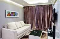 Ruang untuk Umum Furnished 1BR Casa Grande Apartment with City View By Travelio