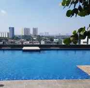 Kolam Renang 2 Cozy and Classic Studio Apartment at Tree Park City By Travelio