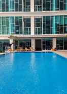 SWIMMING_POOL Minimalist Brooklyn Apartment Studio near IKEA Alam Sutera By Travelio