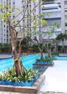 SWIMMING_POOL Green Bay Pluit Apartment Studio with 2 Single Beds By Travelio