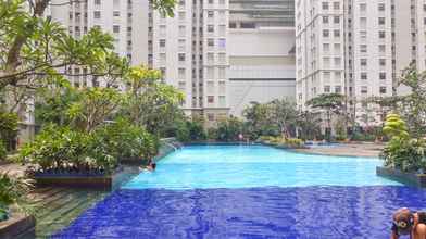 Swimming Pool 4 Green Bay Pluit Apartment Studio with 2 Single Beds By Travelio