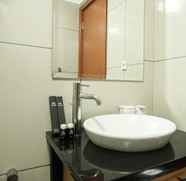 Toilet Kamar 5 Elegant 1BR Apartment at Citylofts Sudirman By Travelio