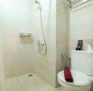 Toilet Kamar 2 Furnished Studio Room at Mustika Golf Residence Apartment By Travelio