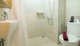 Toilet Kamar 2 Furnished Studio Room at Mustika Golf Residence Apartment By Travelio