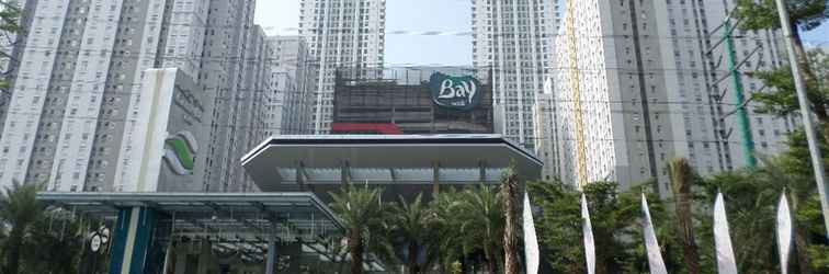 Lobby Near Baywalk Mall Pluit 2BR at Green Bay Apartment By Travelio