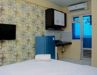 Kamar Tidur 2 Minimalist Studio Apartment at Gading Nias By Travelio