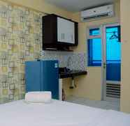 Kamar Tidur 2 Minimalist Studio Apartment at Gading Nias By Travelio