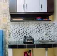 Kamar Tidur 4 Minimalist Studio Apartment at Gading Nias By Travelio