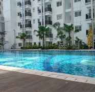 Kolam Renang 3 Rustic and Homey 2BR at Signature Park Grande Apartment By Travelio