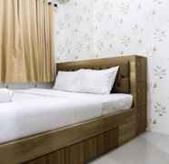 Kamar Tidur 5 Well Furnished 2BR Green Pramuka Apartment By Travelio