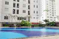 Kolam Renang Near Mall Bassura City Apartment Studio By Travelio