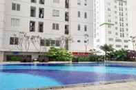 Swimming Pool Near Mall Bassura City Apartment Studio By Travelio