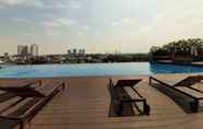 Swimming Pool 4 Cozy Studio Room Apartment at Springwood Tangerang By Travelio