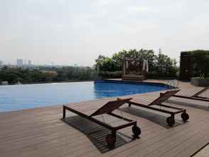 Kolam Renang 4 Cozy Studio Room Apartment at Springwood Tangerang By Travelio