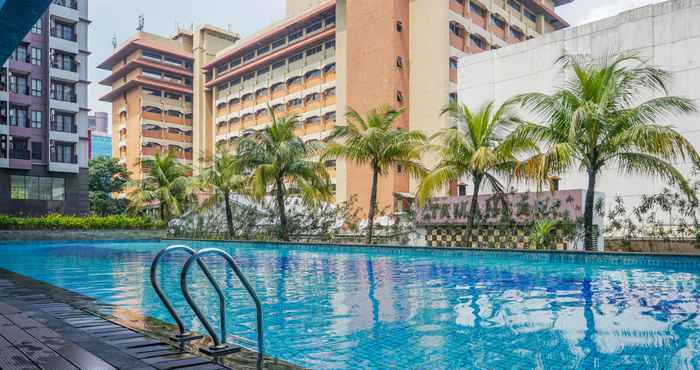 Swimming Pool Good Price Studio Apartment at Tamansari Semanggi By Travelio