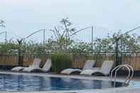 Swimming Pool Spacious Studio Belmont Residence Puri Apartment By Travelio