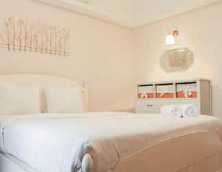 Kamar Tidur 2 Comfy Living 2BR at H Residence By Travelio