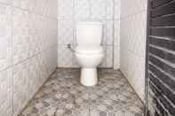 Toilet Kamar OYO 3188 Gamaliel Residence