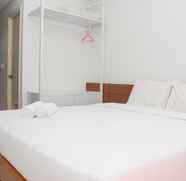 Kamar Tidur 5 Homey Studio Room at Patraland Urbano Apartment By Travelio