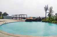 Kolam Renang Simply Studio Apartment at Grand Kamala Lagoon By Travelio