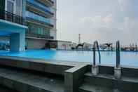 Kolam Renang Beautiful 2BR at Pasar Baru Mansion Apartment By Travelio