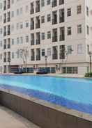 SWIMMING_POOL Simple Living Studio at Ayodhya Residences By Travelio