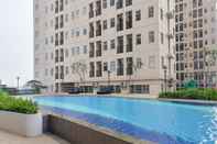 Swimming Pool Simple Living Studio at Ayodhya Residences By Travelio