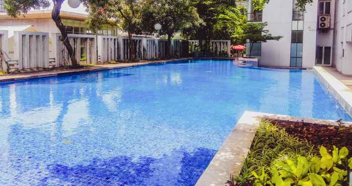 Kolam Renang Comfy 2BR Apartment with City View at Westmark By Travelio