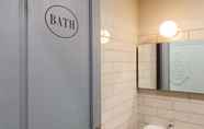 Toilet Kamar 7 Villa Airis - blooming dreams come true