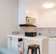 Kamar Tidur 4 Comfy 2BR Apartment at Emerald Bintaro near British International School By Travelio