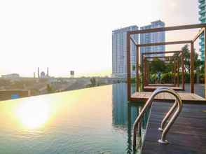 Kolam Renang 4 Simple Studio Apartment at Grand Kamala Lagoon By Travelio