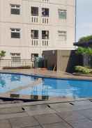 SWIMMING_POOL Simply Studio with City View at Green Pramuka Apartment By Travelio