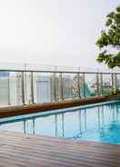 SWIMMING_POOL Cozy and Warm Studio Apartment at Menteng Park By Travelio