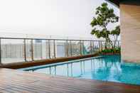 Swimming Pool Cozy and Warm Studio Apartment at Menteng Park By Travelio