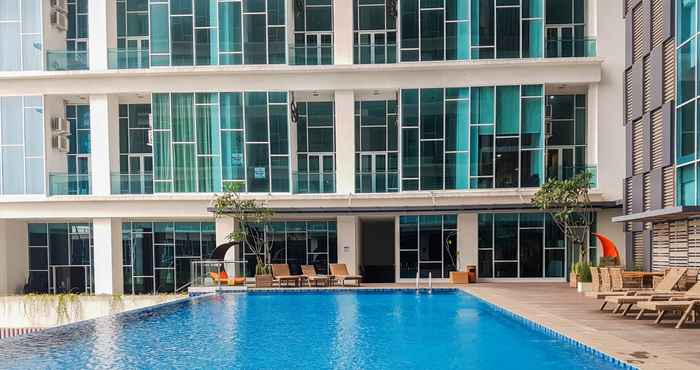 Swimming Pool Nice and Best Price 2BR Apartment at Brooklyn Alam Sutera By Travelio