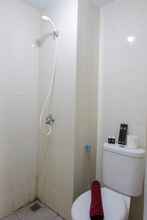 Toilet Kamar 4 Modern Studio Apartment at Ayodhya Residence By Travelio