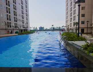 Kolam Renang 2 Modern Studio Apartment at Ayodhya Residence By Travelio