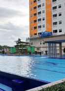 SWIMMING_POOL Comfy 2BR Apartment at Green Pramuka near Mall By Travelio