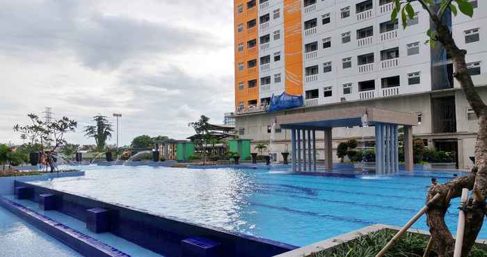 Swimming Pool Comfy 2BR Apartment at Green Pramuka near Mall By Travelio