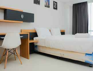 Kamar Tidur 2 Nice and Modern 1BR Apartment The Mansion Kemayoran By Travelio