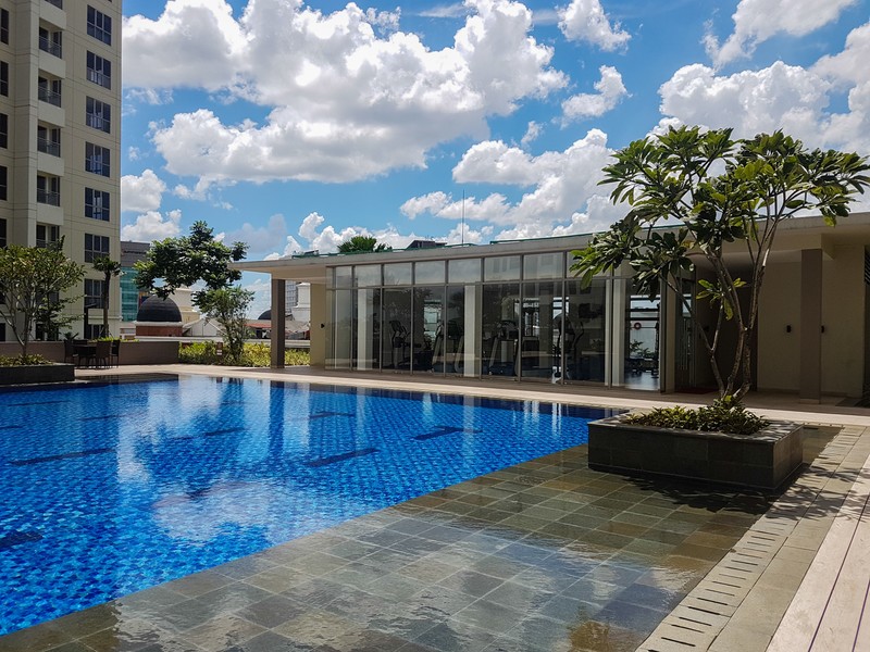 Swimming Pool Golf View 1BR at M-Town Residence By Travelio