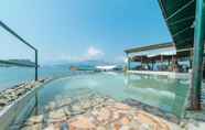 Hồ bơi 2 RedDoorz Plus at Subic 2n2 Beach Resort Zambales